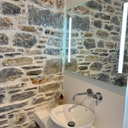 Thomas On The Appartamento *