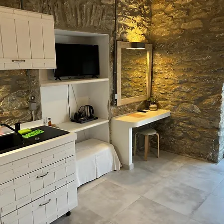 Thomas On The Appartement *