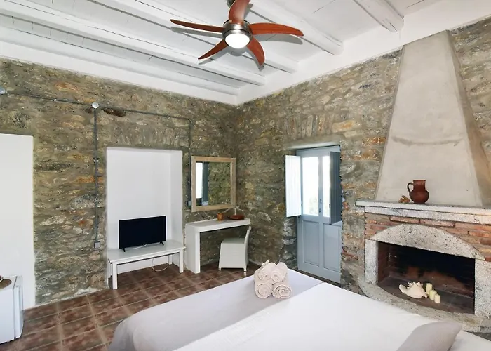 Thomas On The Apartamento Katápola