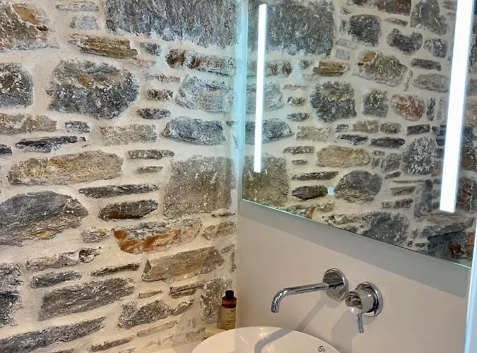 Thomas On The Appartement *