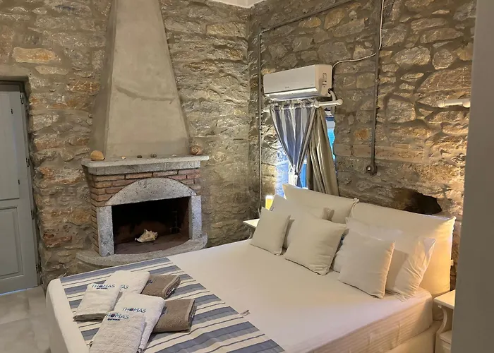 Thomas On The Katápola