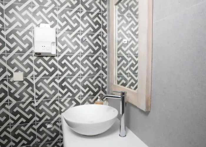 Thomas On The Apartamento Katápola